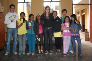 Karina und Fabian in Chachapoyas mit Kindern aus der Mantoc-Bewegung.